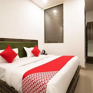 Hotel Oyo Flagship 44094 Grand Near Dashrath Puri Metro Station